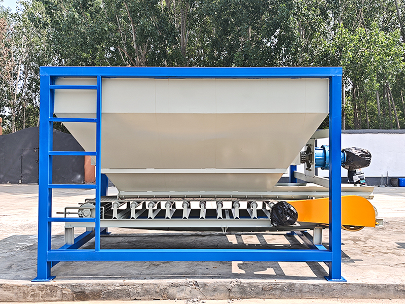 Forklift feeder