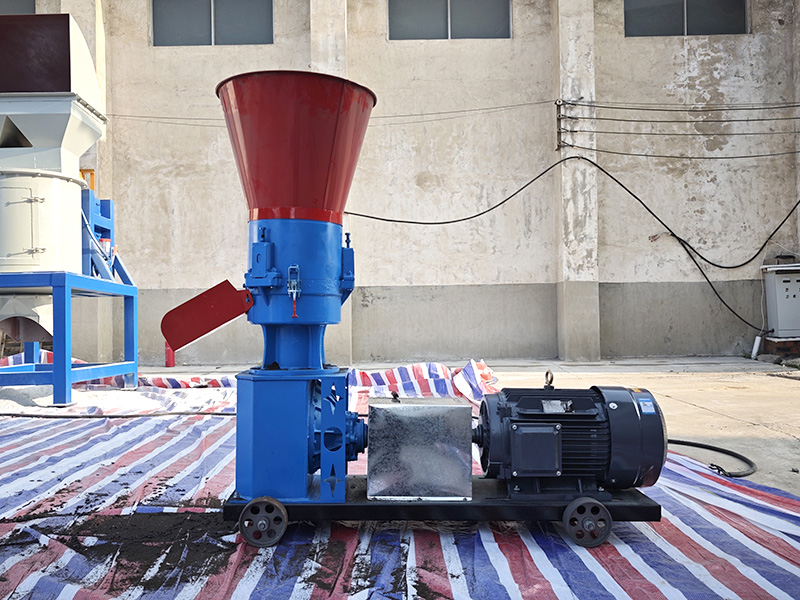 Flat mold granulator