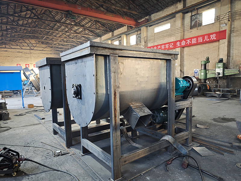 Horizontal mixer
